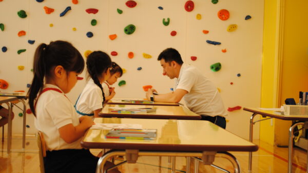 子どもの成長を促す！小学校・幼稚園受験で「見守る」「待つ」子育て